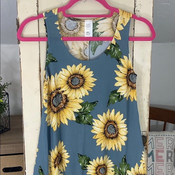 << Flowy Sunflower Summer Dress >> - Picture 2 of 7